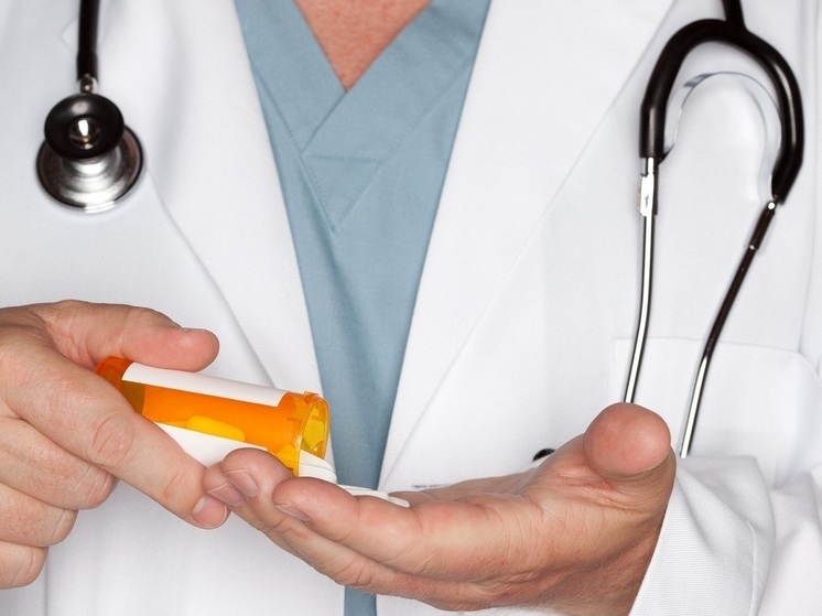 Гастроэнтеролог Дианова назвала продукты, которые нельзя сочетать с лекарствами