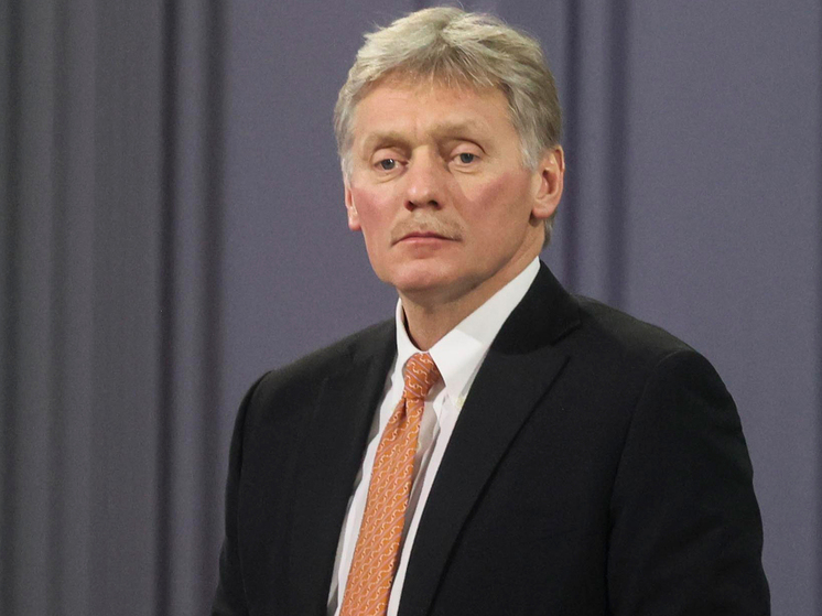 Песков о возможности личной встречи Путина и Макрона: телефонного формата сейчас достаточно