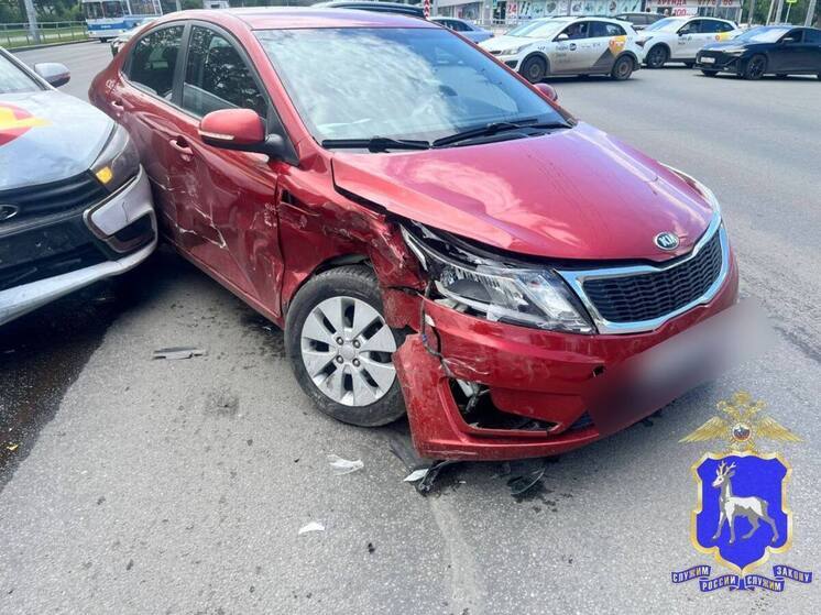 25-летний парень пострадал в ДТП с Kia и «Вестой» в Самаре на Московском шоссе