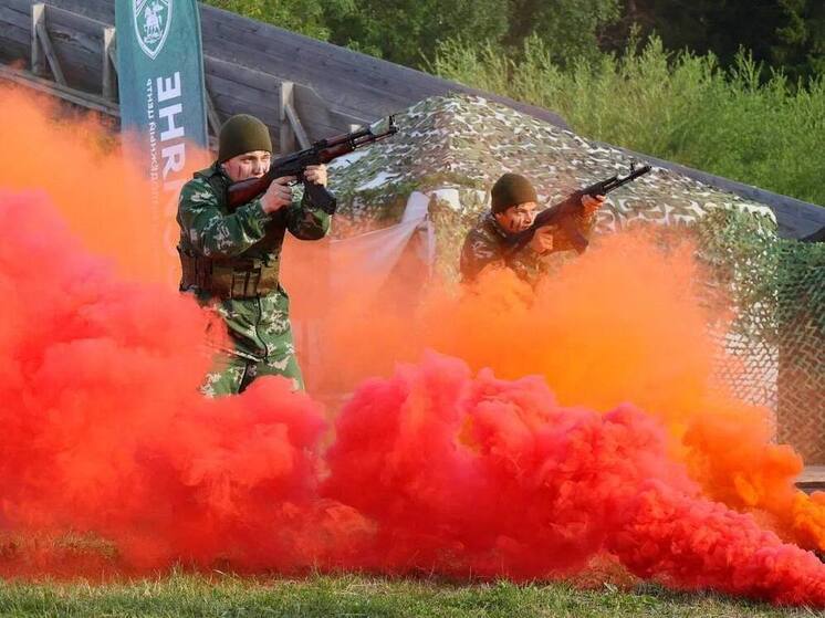 В Тюменской области для подростков проводят военно-патриотические смены