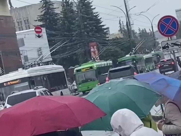 ДТП в центре Курска парализовало движение троллейбусов