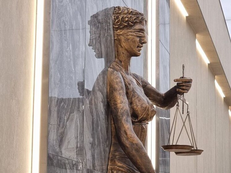 Суды Петербурга разбираются в делах горожан, желающих быть «немцами» и «таджиками»
