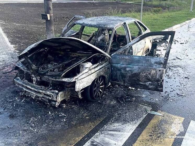 Под Белгородом загорелся «ВАЗ»: пострадали водитель и пассажирка
