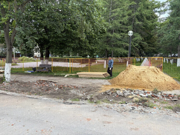 В Туле проходит ремонт сквера Коммунаров
