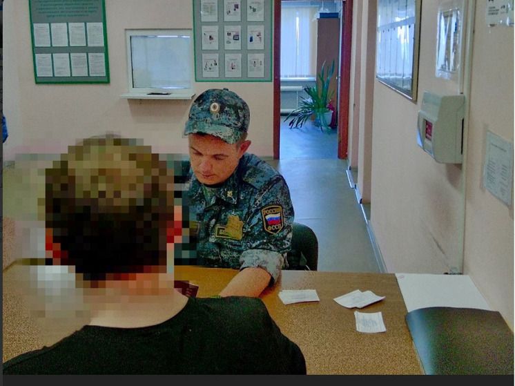 В Тутаеве должника по алиментам пришлось вытаскивать из-под дивана