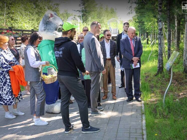 «Пуровскую аллею инициатив» открыли в Тарко-Сале