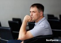 Мужчина – писатель-фантаст и музыкант
Белгородец Олег Лемашов по профессии юрист, что не мешает ему быть востребованным автором