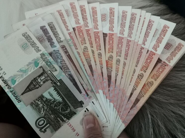 Жители Владивостока назвали цифру идеального МРОТ: сумма удивляет