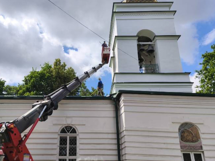 В Орле обновляют фасад Иоанно-Крестительского храма