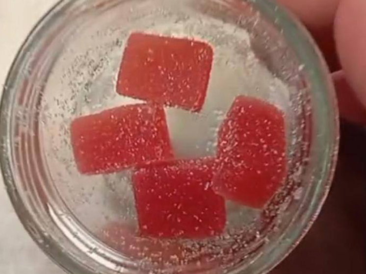 Наркотический мармелад  в багаже туриста смогла найти только егоза