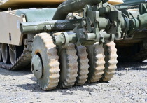 Военный обозреватель Виктор Баранец назвал блефом и враньем сообщения об остановке США поставок вооружений Украине