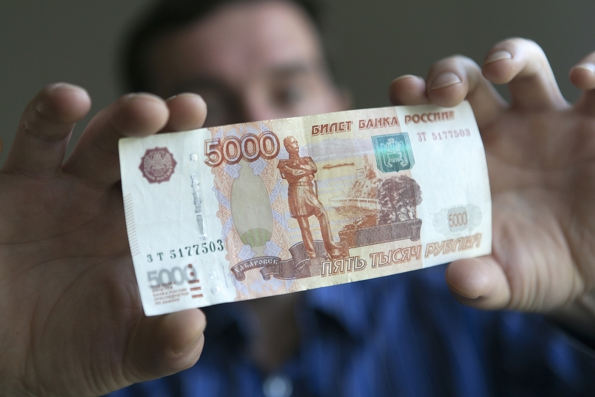 Финансист Диашов указал, что под налог подпадает доход от 210 тысяч рублей со вклада