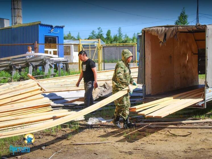 Тундровикам Пуровского района выдали бензопилы, доски и рыболовные сети