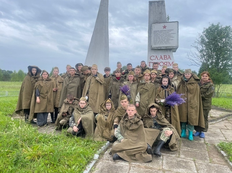 Центр «Долг» провёл памятный марш-бросок к братскому захоронению партизан в деревне Великополье Угранского района