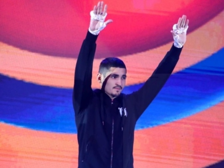 Российский боксер Альберт Батыргазиев уступил Диккенсу в турнире IBA