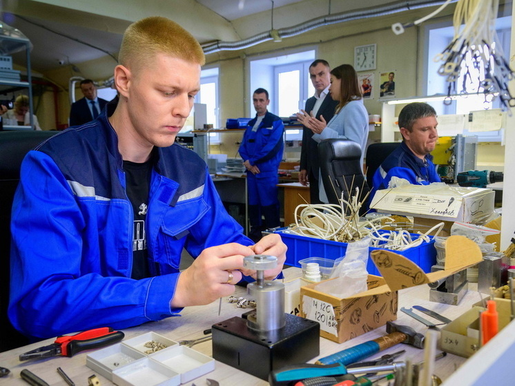 Глава Марий Эл побывал на производстве хроматографов