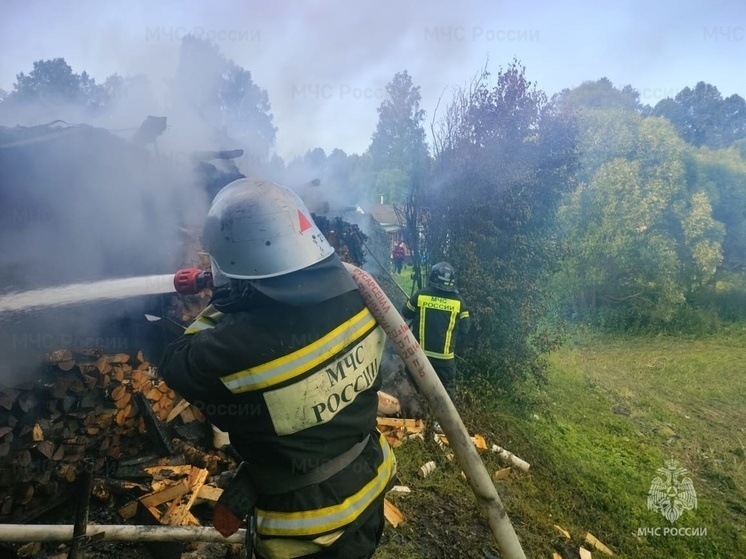 В Барятинском районе вечером сгорела баня