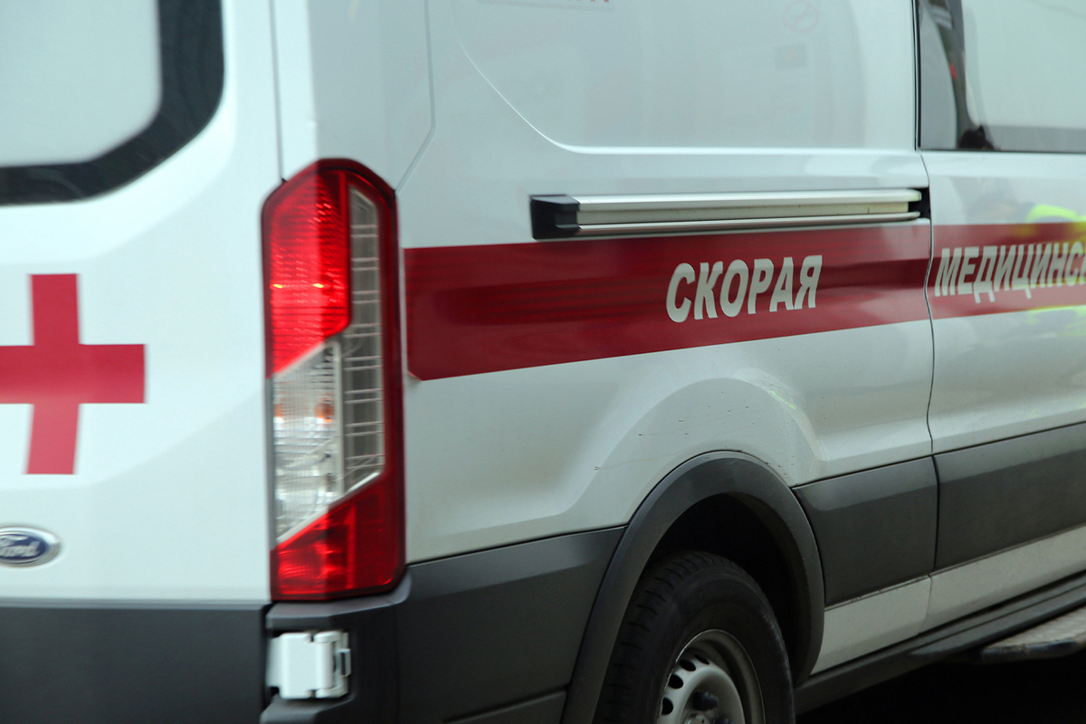 Двое мужчин получили травмы в метро и на железной дороге в Москве