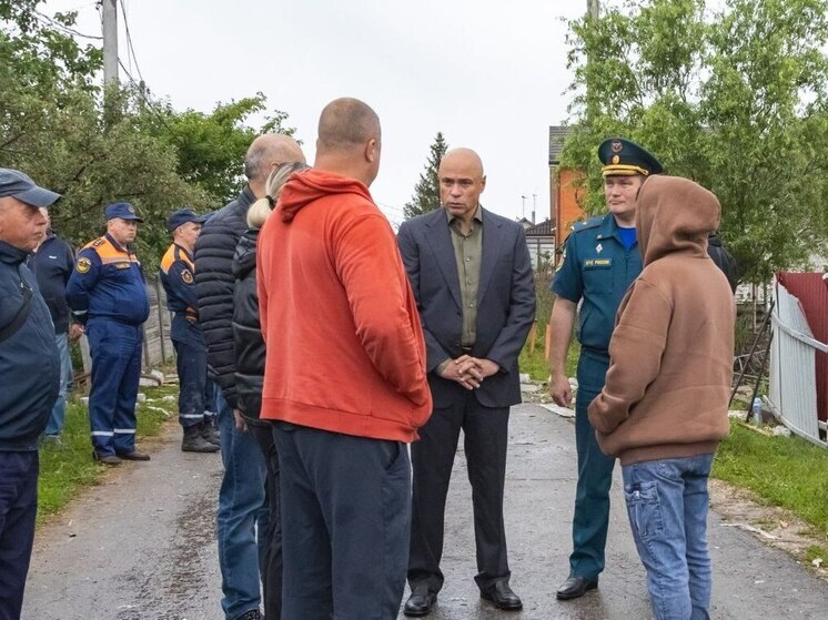 Губернатор Липецкой области Артамонов приехал к пострадавшим от атаки БПЛА