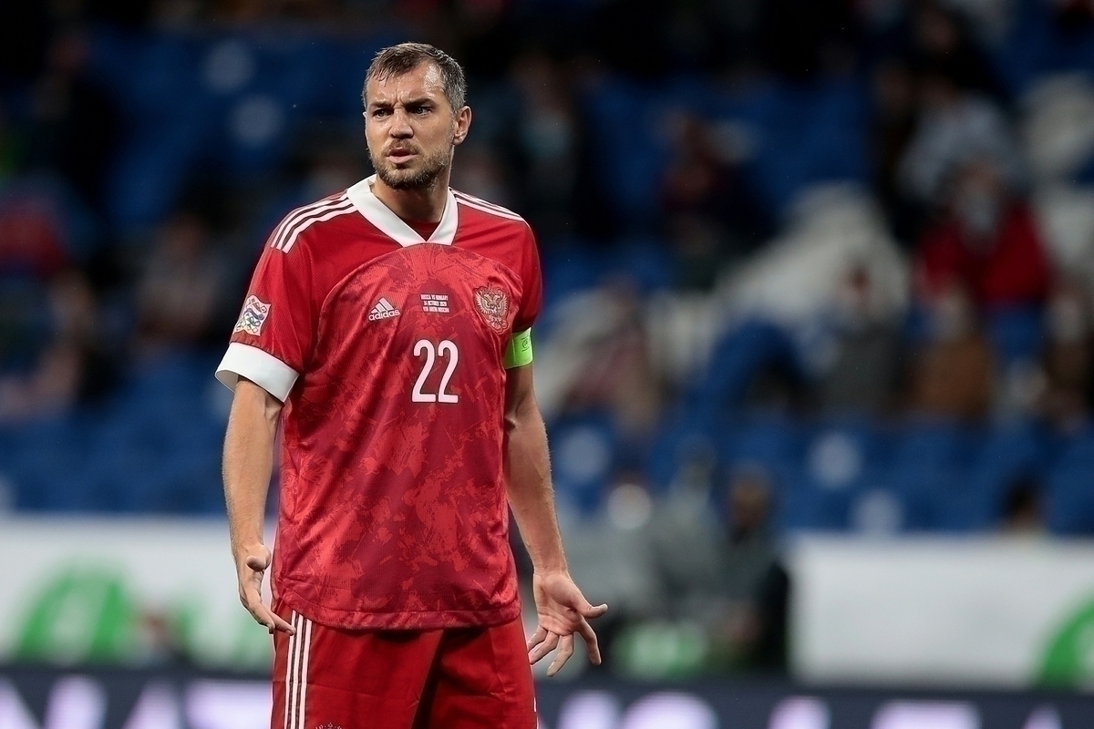 Черчесов: "У Дзюбы есть лидерские качества, но тренерству надо учиться"