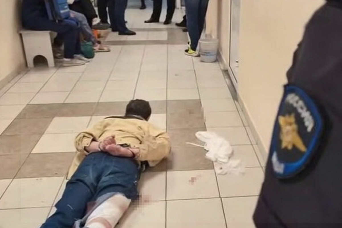 Стало известно о наблюдении в психдиспансере напавшего с ножом на медиков в Иркутске