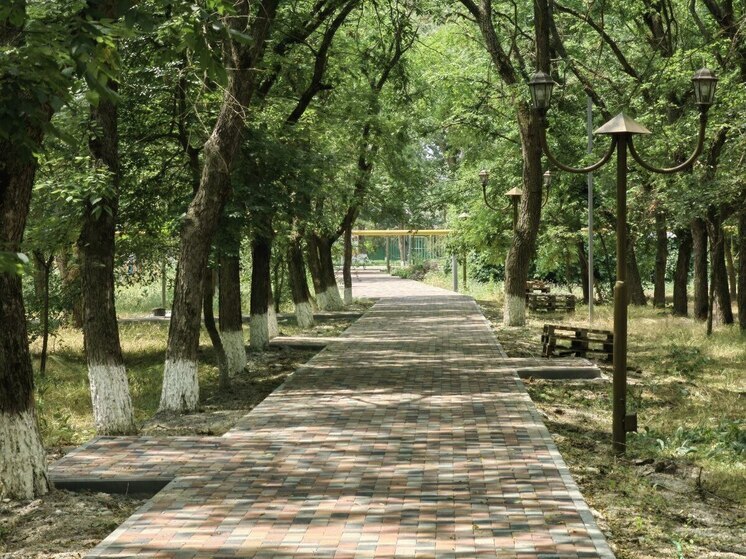 В селе Ростовановском на Ставрополье завершается благоустройство парка