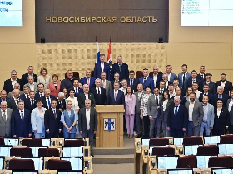 Губернатор Андрей Травников поблагодарил депутатов Законодательного Собрания VII созыва за совместную работу