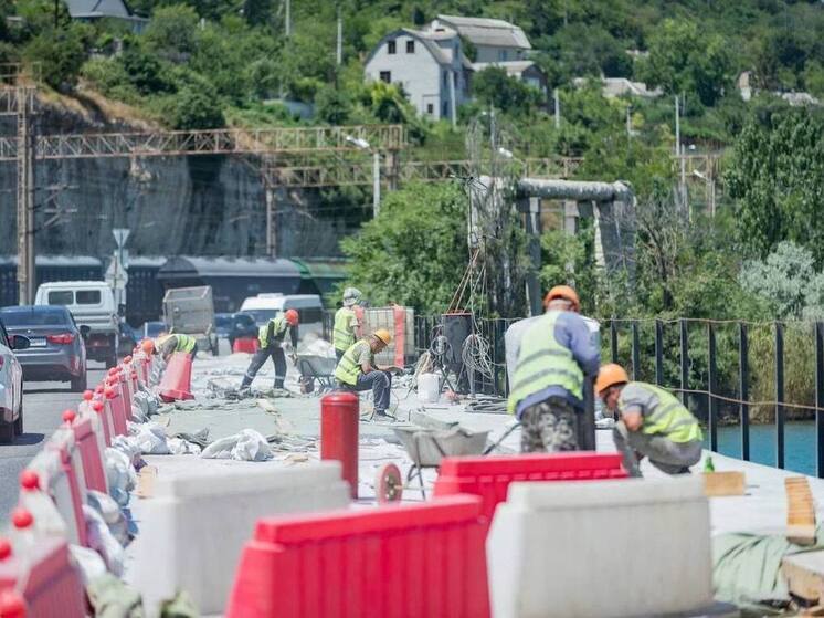 На 35% готов ремонт моста через реку Черная в Севастополе