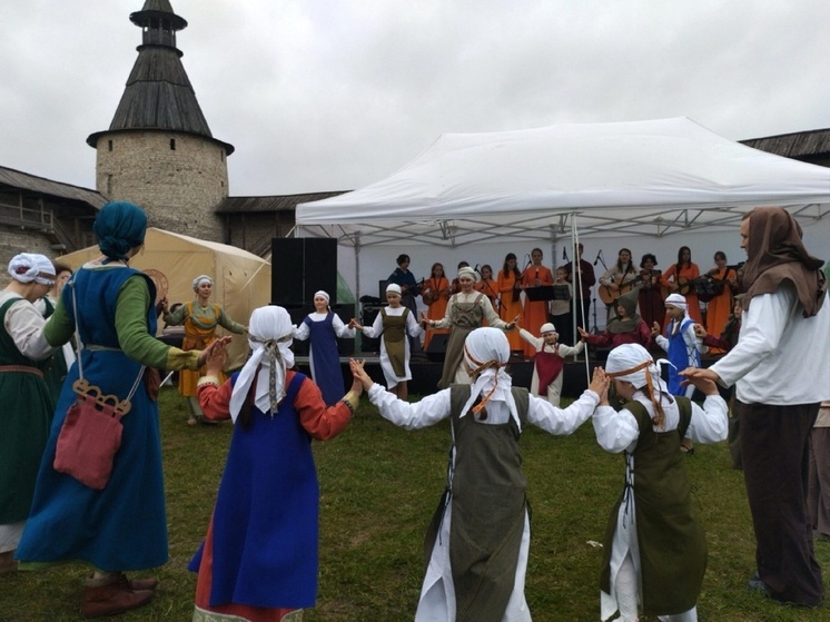 Воспитанники воскресной школы при Псково-Печерском монастыре выступили на фестивале «Довмонт Псковский»