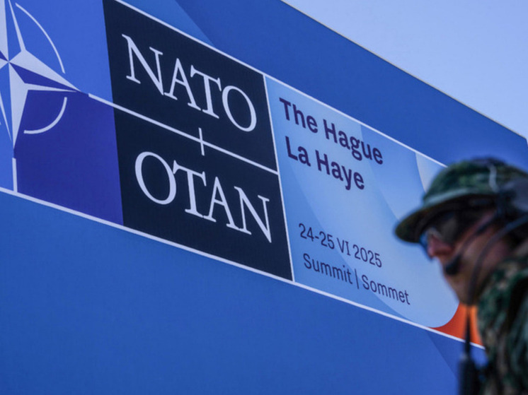 Bloomberg: союзник по НАТО просит США поменять решение по военной помощи Украине