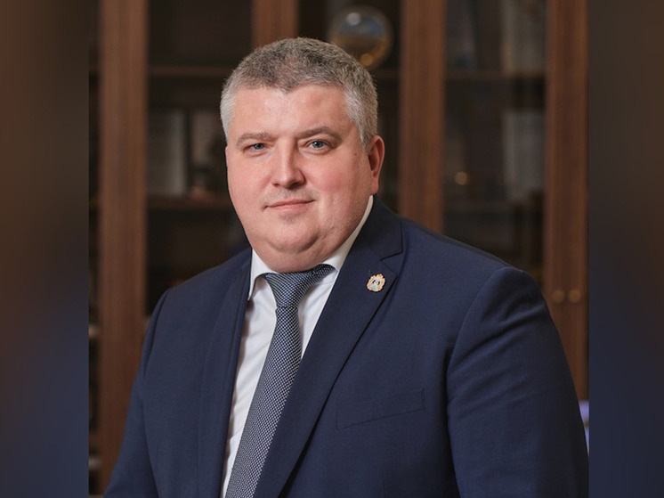 Временно исполняющий обязанности губернатора Новгородской области Александр Дронов и первый заместитель прокурора Новгородской области Павел Россоловский провели 2 июля личный прием жителей региона в приемной Президента РФ, сообщила пресс-служба правительства Новгородской области
