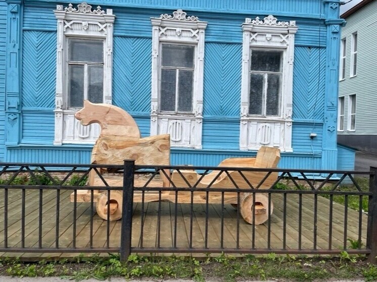 Арт-объект в виде деревянной игрушки установили в Тотьме