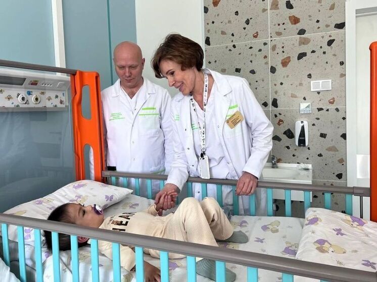 Мальчик, пострадавший в аэропорту Шереметьево, уверенно идет на поправку