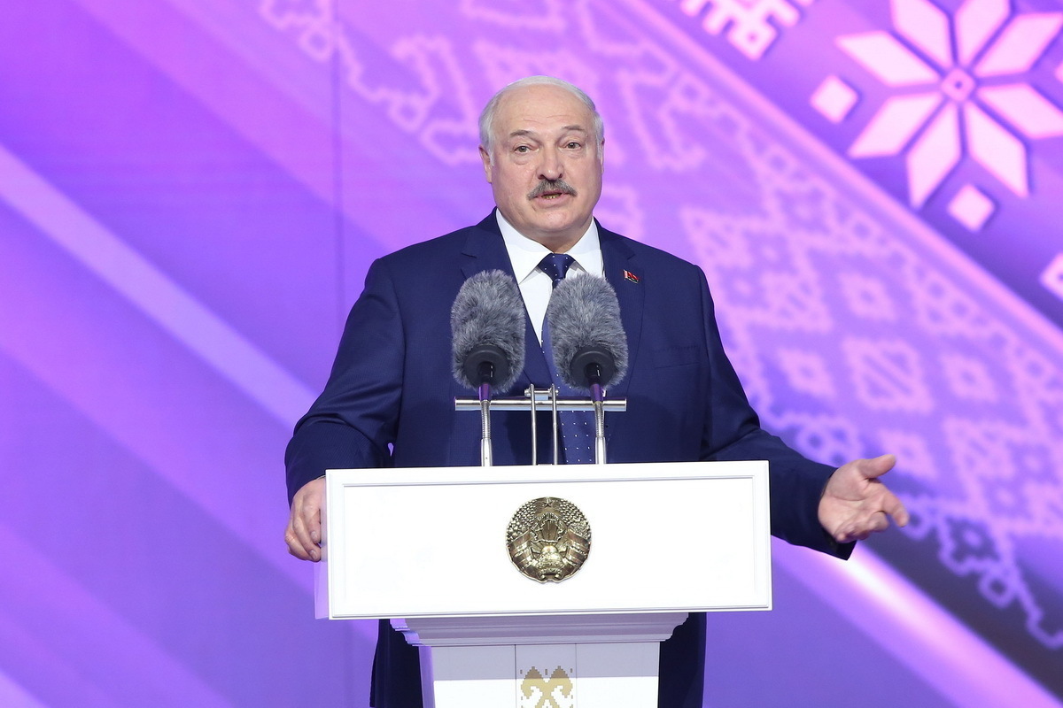 «Вы — наши люди»: Лукашенко заявил, что Белоруссия не будет воевать с Украиной