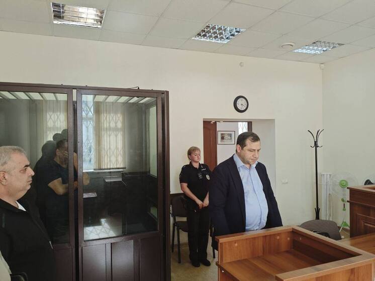 Вынесен приговор коммерсанту, дававшему взятку главе Дегтярска