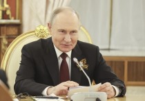 Владимир Путин призвал участников форума «Сильные идеи для нового времени» активнее пропагандировать тематику  большой семьи, материнства и детства. «Большую традиционную семью нужно сделать  модным трендом в развитии России», – заявил президент. 