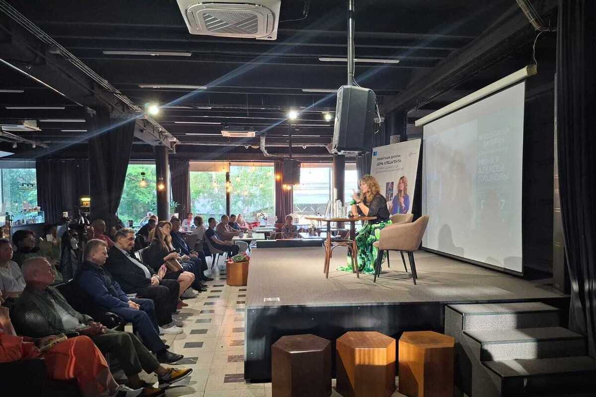 Нина Пушкова рассказала, как осваивала "роль жены дипломата"