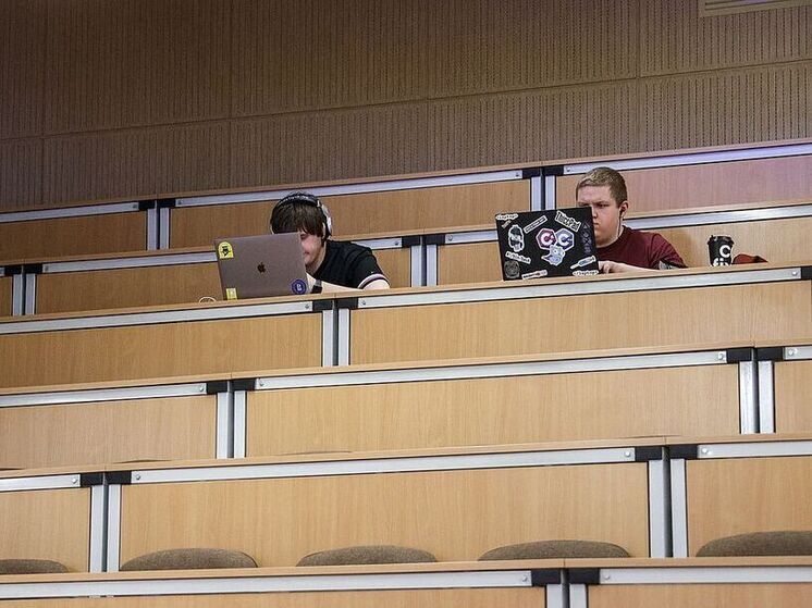 В Минобрнауки связали резкое подорожание обучения в вузах с повышенным спросом