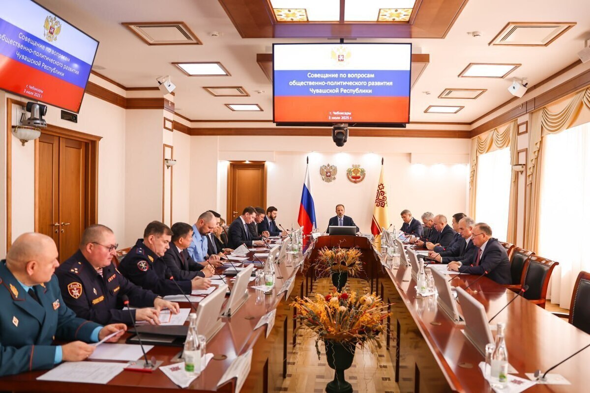 Николаев обсудил с Комаровым социально-экономическое развитие Чувашии