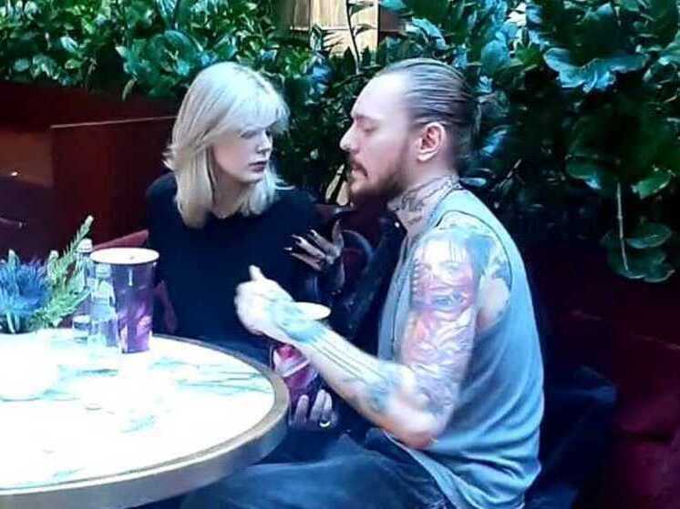 Дочь Абдулова впервые показала бойфренда: весь в татуировках