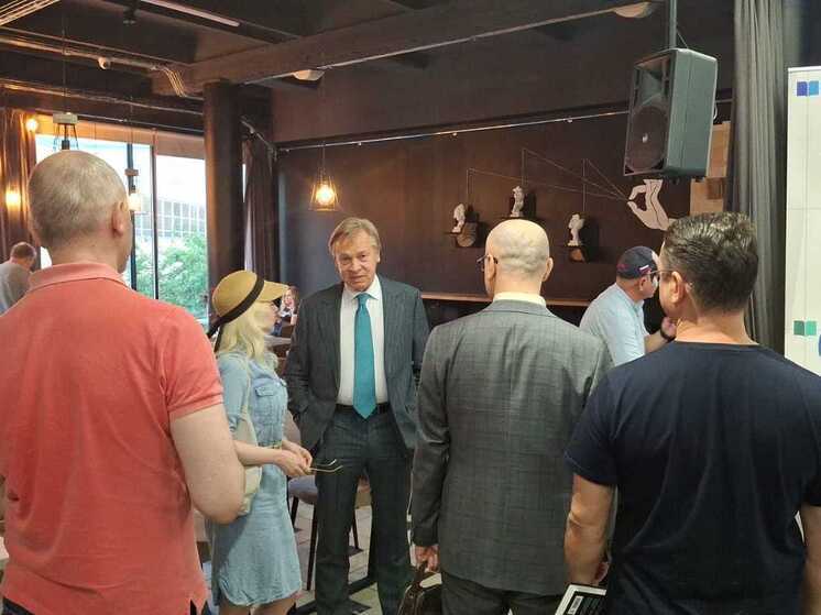 Алексей Пушков объяснил, как по цвету его галстука определить политическую ситуацию