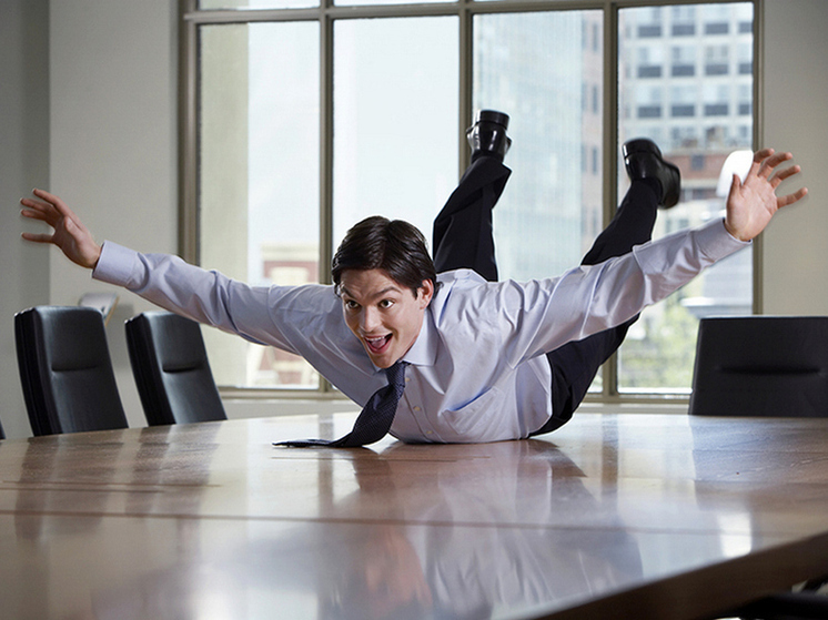 В Госдуме предложили сократить рабочий день в пятницу на один час