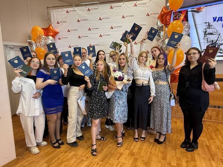 Студенты техникума в Хабаровском крае получили дипломы сразу на заводе