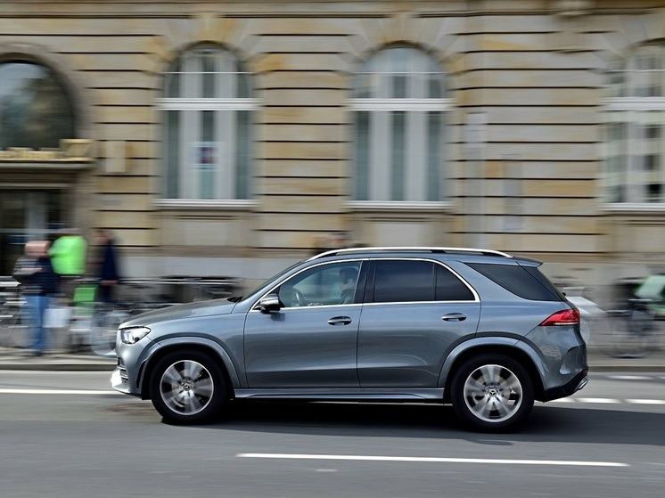 Автоэксперт Рогов заявил, что в Россию могут перестать завозить BMW и Mercedes