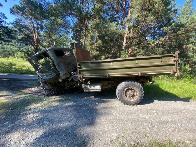 Житель Алтая слетел с дороги на «Шишиге» и попал в больницу