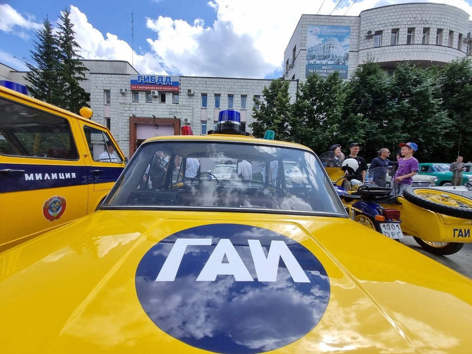 Легендарные машины ГАИ показали на выставке ретроавтомобилей в Екатеринбурге