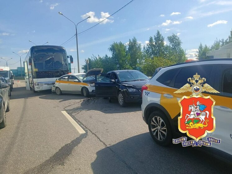 Автобус спровоцировал аварию из шести машин в Домодедово