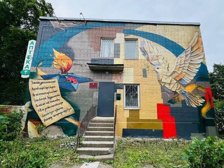 В четырех городах Ленобласти появились патриотические росписи на стенах домов