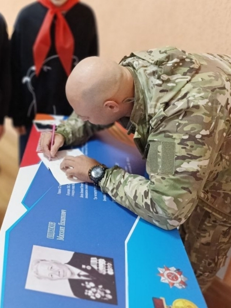 В мурманских школьных лагерях показывали патриотическое кино и знакомили с Героями Севера