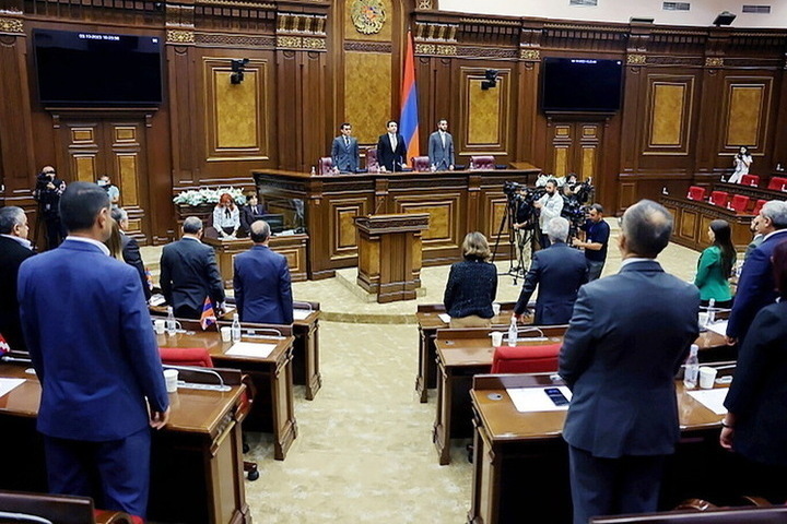Бизнесмен Карапетян подал иск в суд на депутатов парламента Армении за клевету